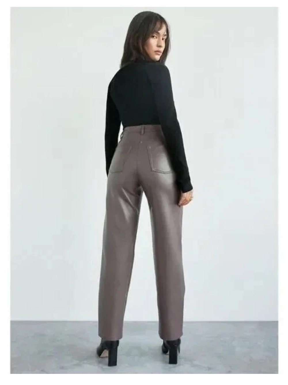 Aritzia Wilfred The Melina Vegan Leather Pants. High Waist, Straight Leg. Size 6